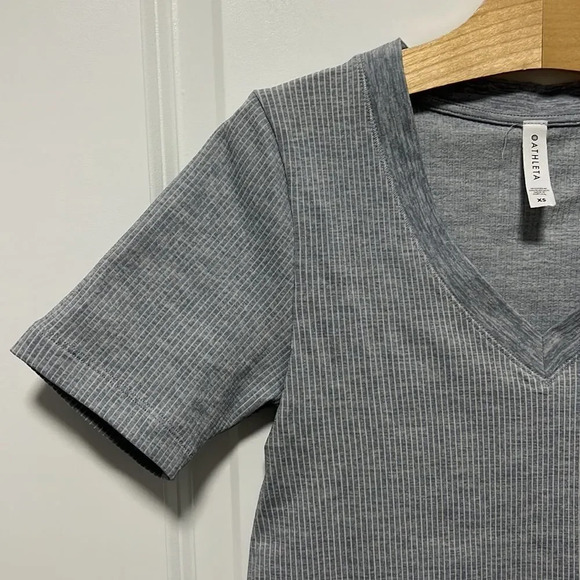 Athleta | Grey Seamless V-Neck Athletic T-Shirts For Women Short Sleeves size XS - Picture 4 of 5